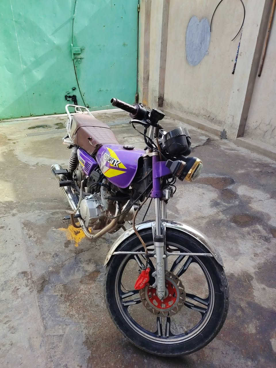 سلام عليكم سيفان سونك ٢٥ شهر ٦
كامله مكمله بيها نواقص بسيط سعرها ٧٠٠ وبيها مجال *********** بغداد بوب الشام
