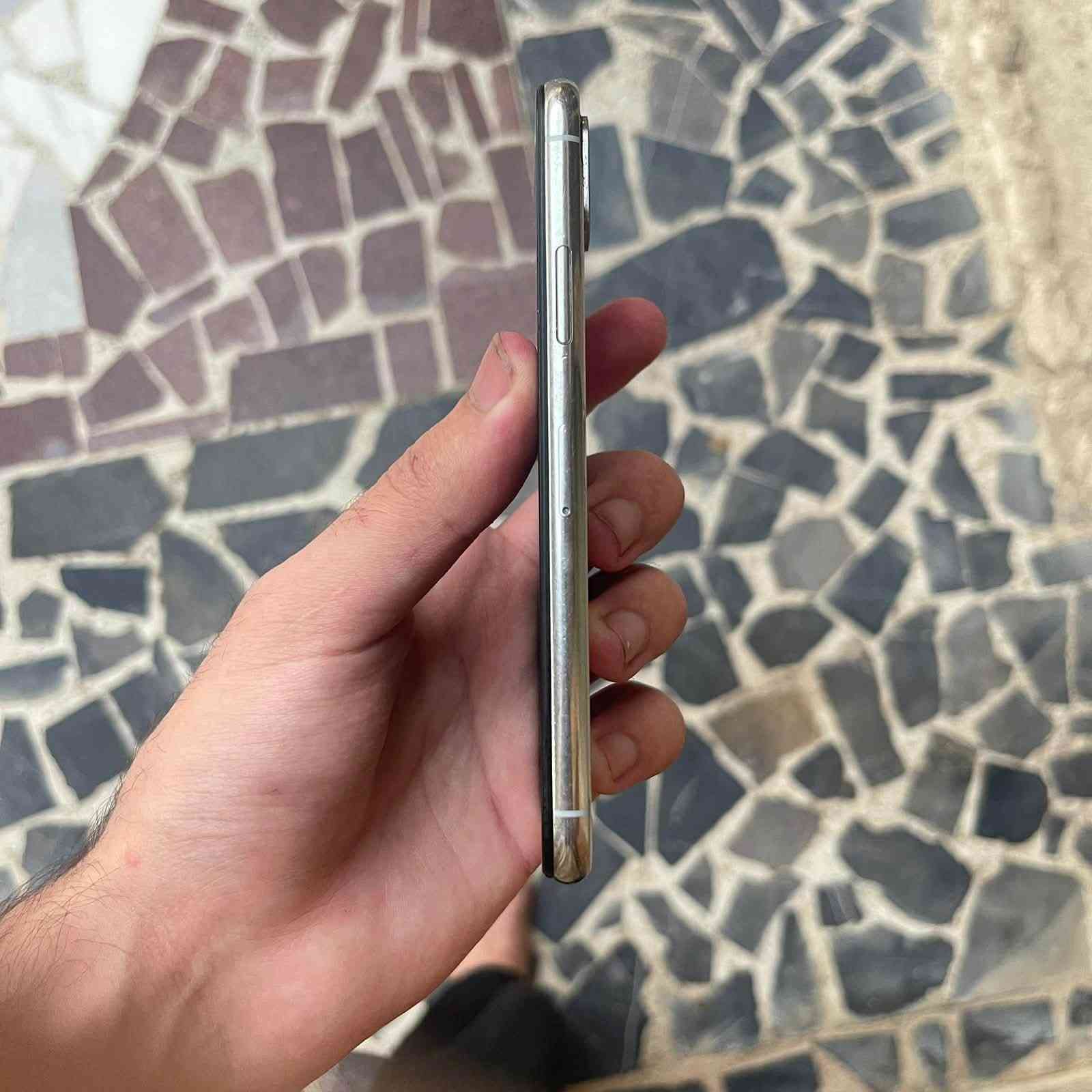 سلام عليكم للبيع اكس عادي فقط بدل شاشة وبطارية 100)( ذاكره 64 سعره 120 وبيه مجال مرواسه شعندك رقمي ***********
