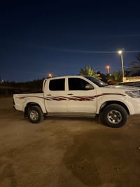 سلام وعليكم بيكم مديل 2014سياره جديد وبيه ضرار كلش  قليل سنويه توه صاد...