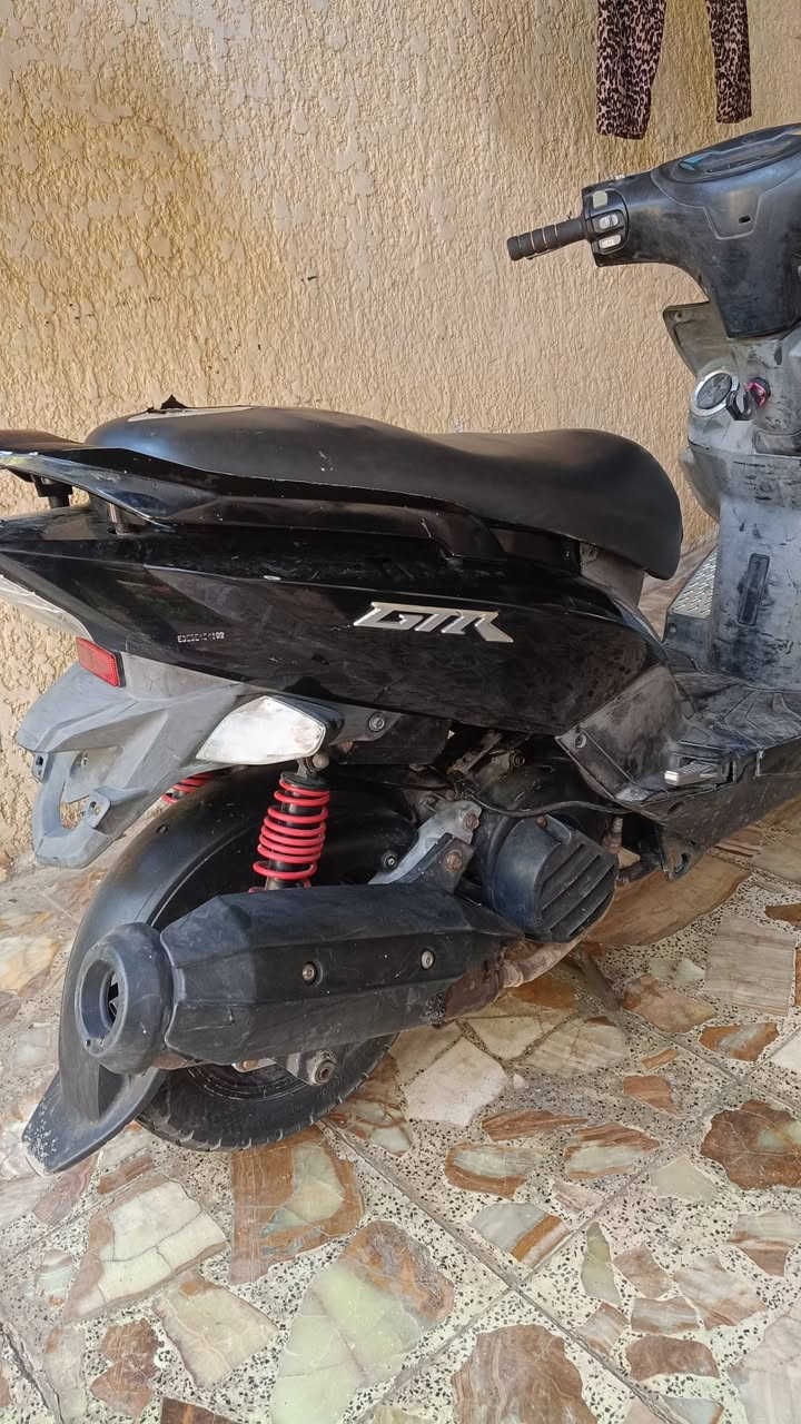 السلام عليكم عندي جيتي ار 9 نوزل للبيع نضيفه بس بيها صوت من وره السنجيل المكان بغداد الحسينيه السعر 450 وبيها مجال رقم***********
