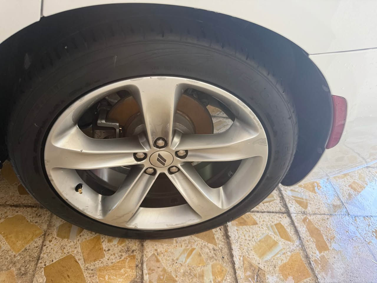 ويل ارتي اصلي وبي تخم تاير جديد لاتصليح ولاعواج اريد مراوس بويل 18 sxt مكاني البصره *********** Singapore
