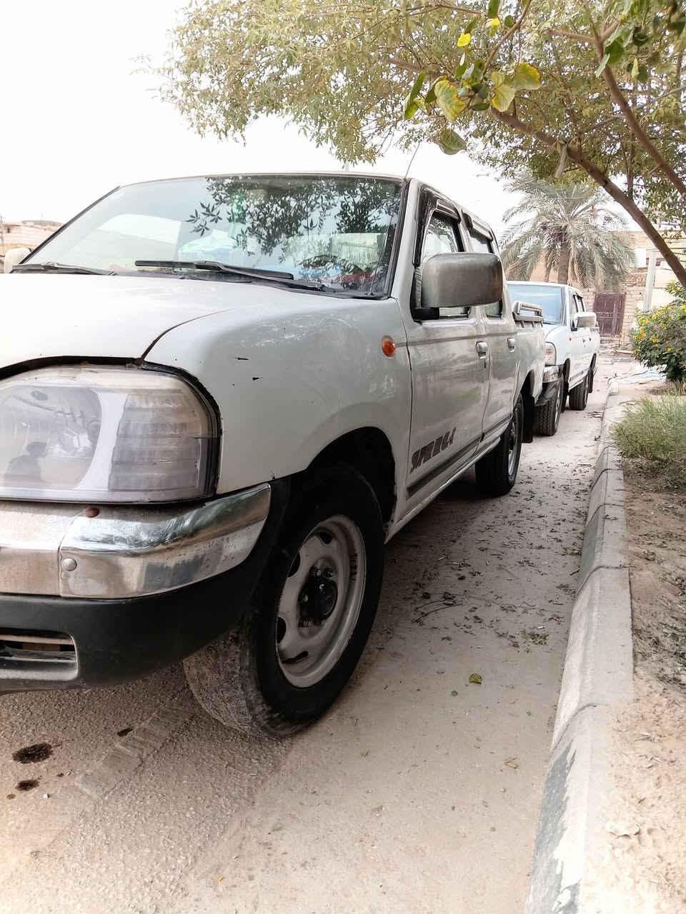 سلام عليكم ورحمة الله وبركاته سياره البيع نيسان 2003 محدثه 2014 سياره نضيفه كهربيات كله شغاله
تخم تواير البدي نضيف على شوف العين
اتصال على هاذه رقم ***********
