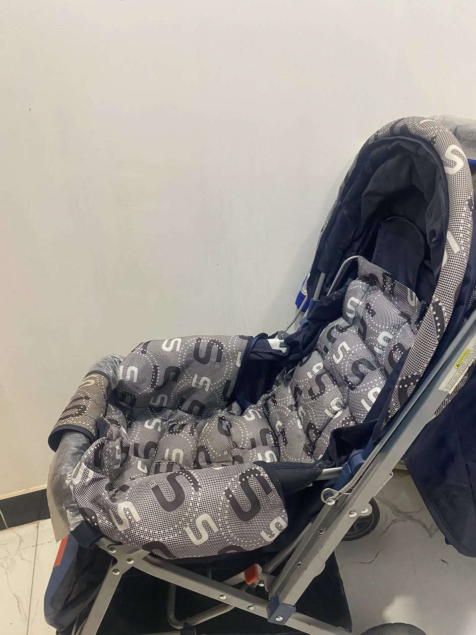 عربانه طفل درجه اولى كلش نظيفه وجديده ما مستخدمها رأيديها 50 مكاني بغداد الخطيب  ***********
