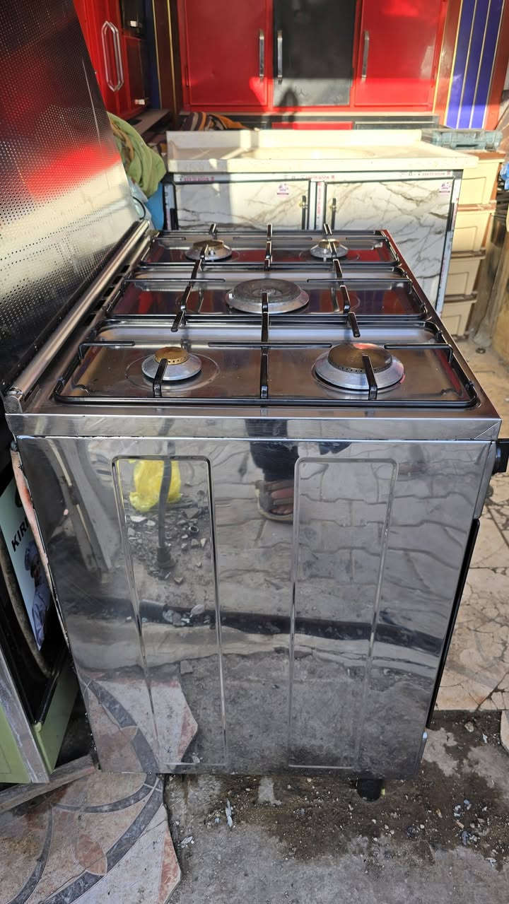 من رخصه الأدمن طباخ فريش مصري جديد بالجيس استعمال اقل من شهر استعمال بمكتب مال شركه يعني الفرن مامشتغل اصلن فرق عن الجديد بس الكارتون سعره ٣٥٠الف الشراي يتصل *********** ***********
