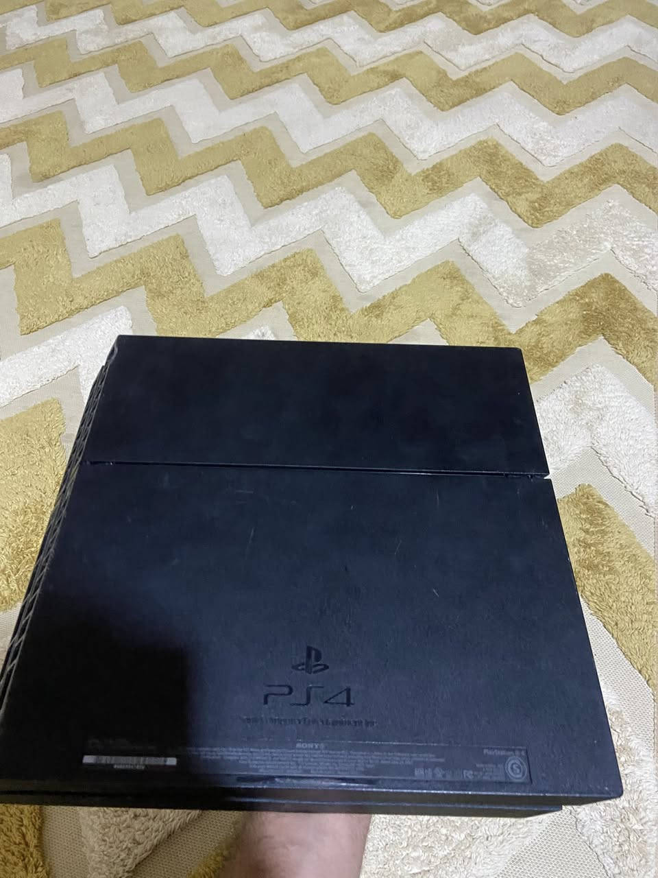 بلي ستيشن فور فات ويا ٣ اقراص  نظيفات و جويستك اصليه يحتاجله فقط تبديل معجون لأن صار هواي ما مستخدمه متروك السعر ٢٠٠ الف و بي مجال قليل لاتكسرون بالسعر للتواصل واتساب او شريحه ***********
