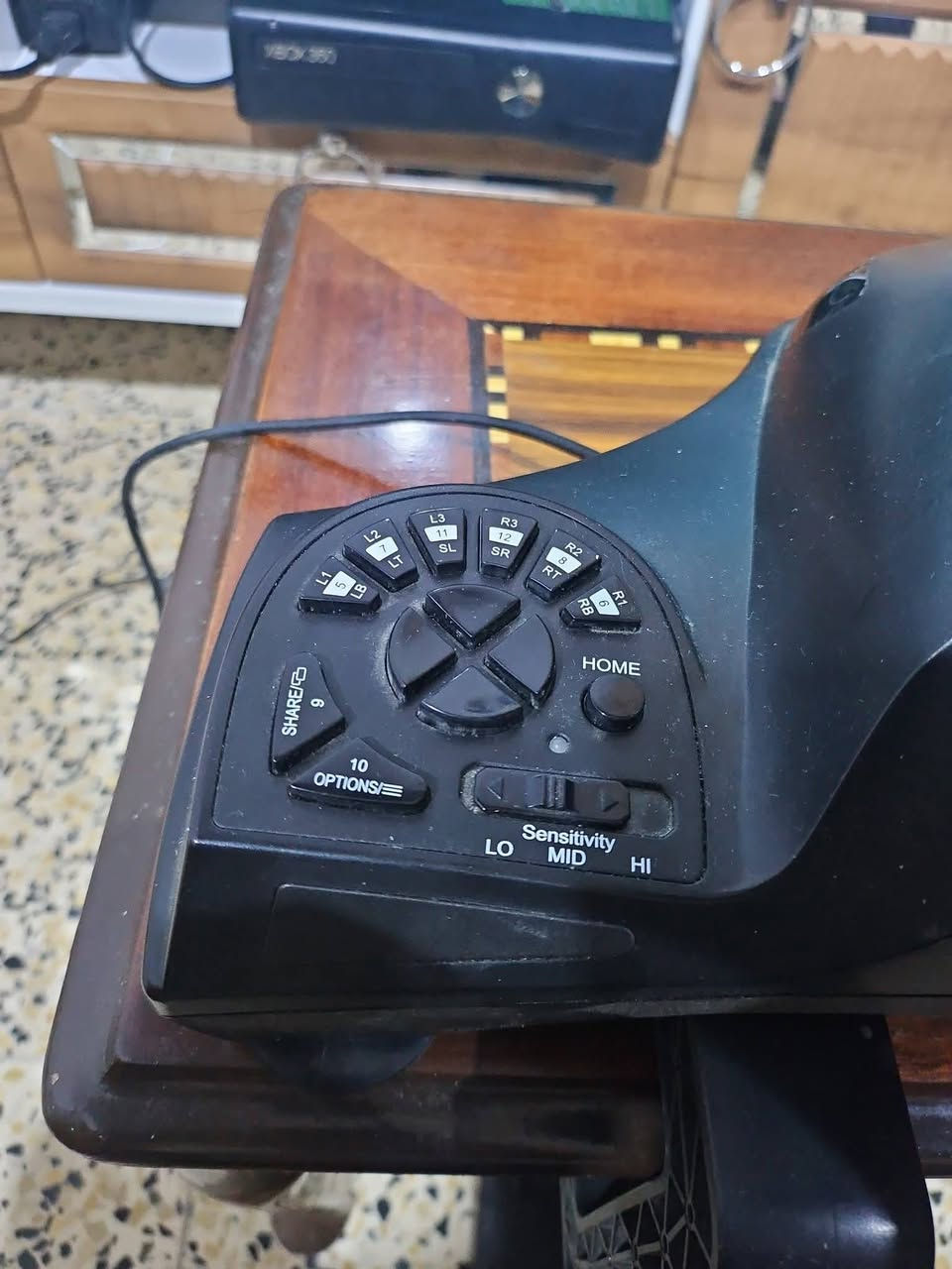 السلام عليكم 
عندي اكس بوكس 
ون فات مع دركسون 
ابيعهن ثنينهن سوا او دركسون بحدو
جهاز شغال كامل وبدون عطل بس زر بور ما يشتغل
مع جويستك كيم سير اصليه


**إذا كنت صاحب هذا الإعلان وتريد حذفه لأي سبب، رجاءا أرسل رسالة إلى الدعم الفني**