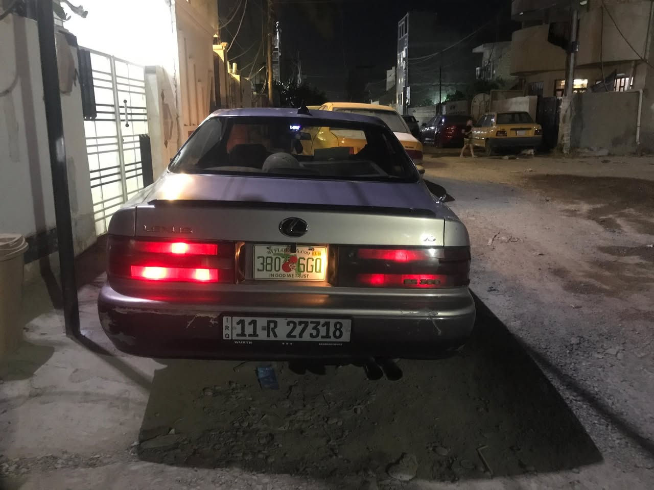 لكزس ES300
موديل 1994 

رقم بغداد بأسمي مشروع وطني

سنوية لل2029 + هزة 

مكينة 3000 بلادي 1MZ
مجاول 

يسرة بلادي 
تبريد ثلج 
تخم تاير جديد 
باتري جديد
داينمو 93 امبير جديد
اذاين جدد 
راديتر جديد 
دبلات جدد 
عمبار بريك جديد و دسكات تخم 
كراسي كهرباء 
شاشة اندرويد 
جام كهرباء 
نقص بطانة باب السائق

مكان السيارة بغداد الكاظمية 
رقم الهاتف :

***********

***********

***********

السعر 45$ قابل للتفاوض
