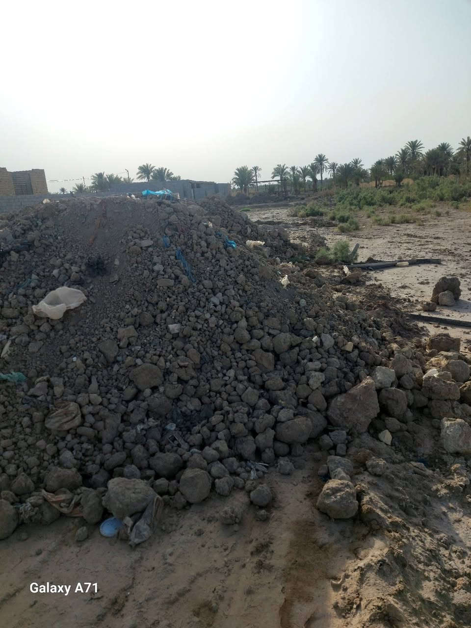 قطعه للبيع زراعي مساحه 200م مدفونه وجاهزه للبناء  قريه زهراء نهايه شارع المدرسه الحسن المجتبى (ع)  سعر 5 للستفسار ***********
