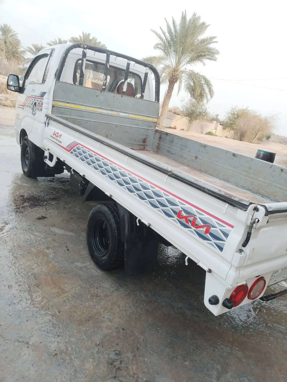 السلام وعليكم كيه البيع موديل 2017 رقم واسط سياره جديد تحويل مباشر محرك لا تنقيص وله تبخير كير شاصي اكسن مكفوله الرقم ***********
