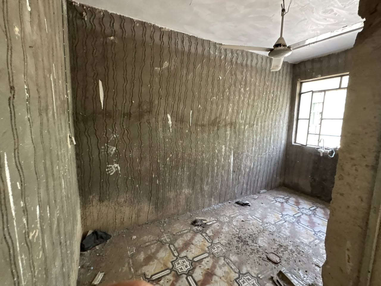 شقة للأيجار في الجمهورية
طابق ثاني 
غرفة وصحيات
مطبخ 
صاله 
***********
