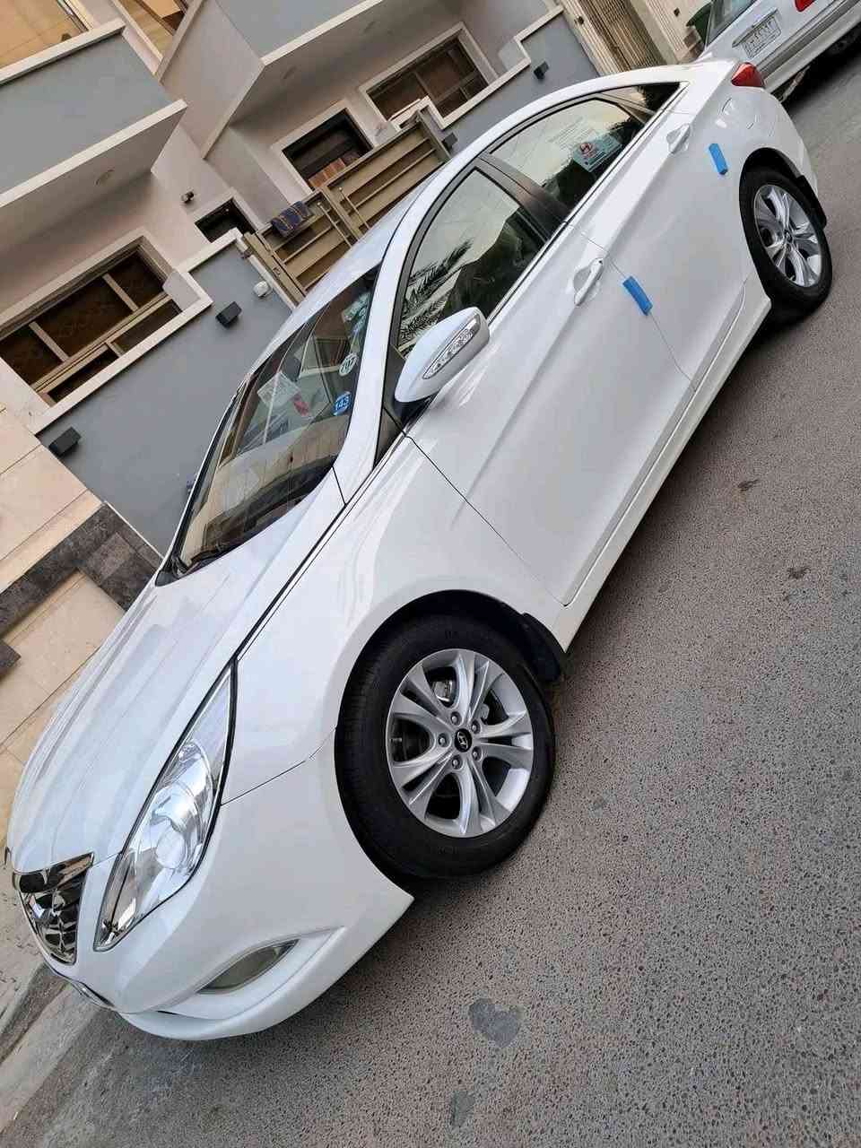 السلام عليكم
هونداي سوناتا خليجي  للبيع موديل 2011
محرك 2400
رقم شمالي مميزي بأسمي ل 28
عليها ادامة كاملة 
حدادية أمامية وخلفيه قبل ٦ أشهر  بمجمع عدنان الحداد بالكوت والكل يعرف شغلهم
تخم تاير جديد
دوشمه و دواخل بالجيس
كهربائيات شغاله جميعآ 
دسكات وكالة دبل لينك الأمريكي
الضرر لبيها فقط شبر واحد بالجاملغ الخلفي مسحوب بارد
و بالجاملغ الأمامي اقل الاربع أصابع

***********
السعر 137 وبيها مجال بسيط
