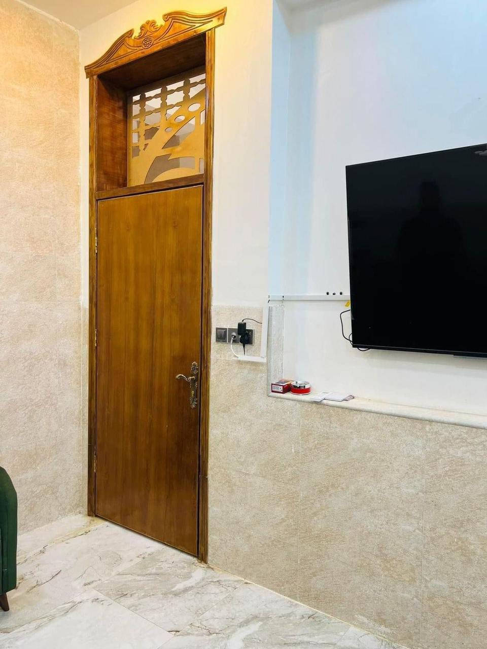 سلام عليكم يوجدلدينا دار للبيع في حي الامام قرب شارع سنتر الأسعار بناءً حديث
المساحة ١٠٠ متر طابوصرف 

المحتويات طابقين٣غرف نوم صالة هول مطبخ صحيات بناءً حديث ٢٠٢٤ 

السعر ٢٤٠ مليون 

الاستفسار عل الرقم ***********

مكتب عقارات 🏡 الزيتون 

العنوان المكتب الزيتون شارع60 مدخل حي الحسين الكرامة الشارع مقابل مدينة حمورابي السياحية مقابل ستوديو مصور دبي مقابل صيدلية نارنج
