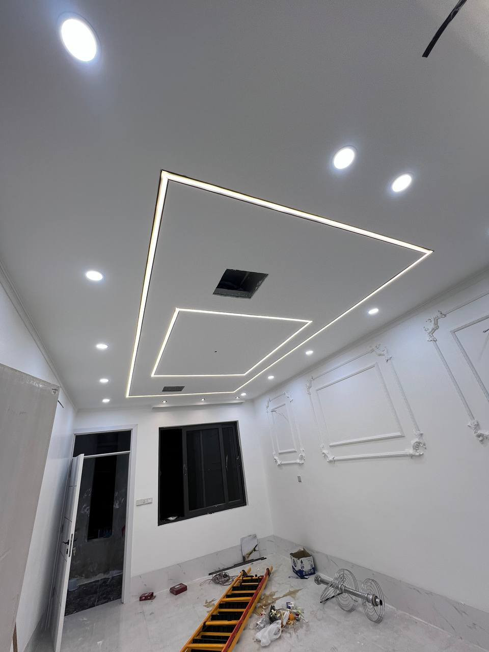 نقدّم جميع أعمال الكهربائيات باحتراف ودقة عالية:
✔ تأسيس كهرباء من الصفر
✔ تصليح جميع الأعطال الكهربائية
✔ ترتيب وتنظيم البوردات
✔ كهربائيات الجبس بورد (سبوت لايت – LED مخفي)
✔ تعمير وترميم البيوت والمحلات
✔ شغل نظيف + أمان عالي
🔧 خبرة
🔧 التزام
🔧 مواد أصلية
🔧 شغل مضمون
📞 للتواصل:
☎ ***********
☎ ***********
