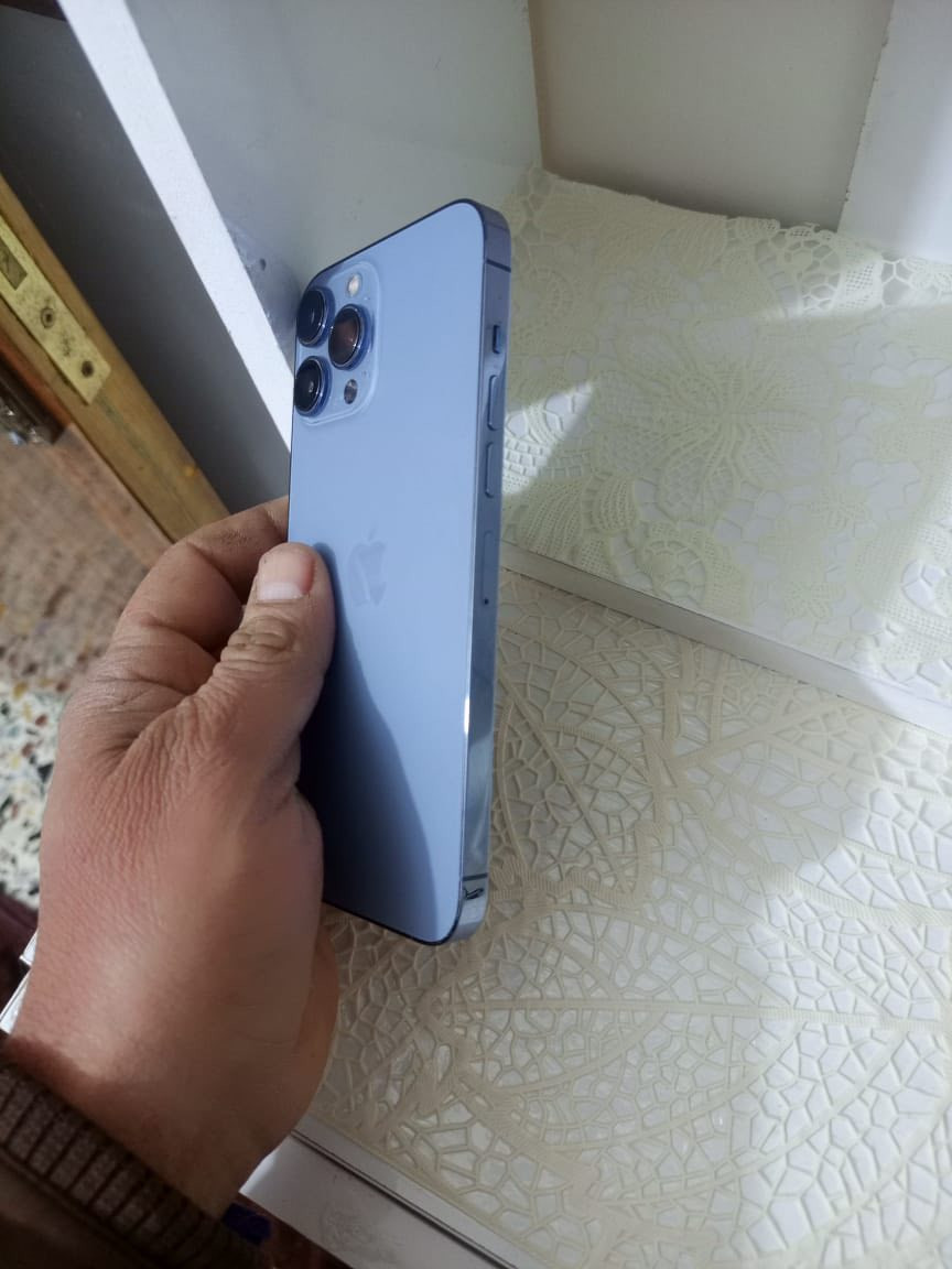 #للبيع
ايفون 13برو ماكس
مبدل بيه شاشة مال جهاز  اصلية 
وايسي الشحن 
السيم كارت مرات يشتغل ومرات يوكف 
واكو كاميرا من الخلفية شويه موكلش واضحة 
حالة البطارية ٨٤ 
للتواصل ***********
***********
