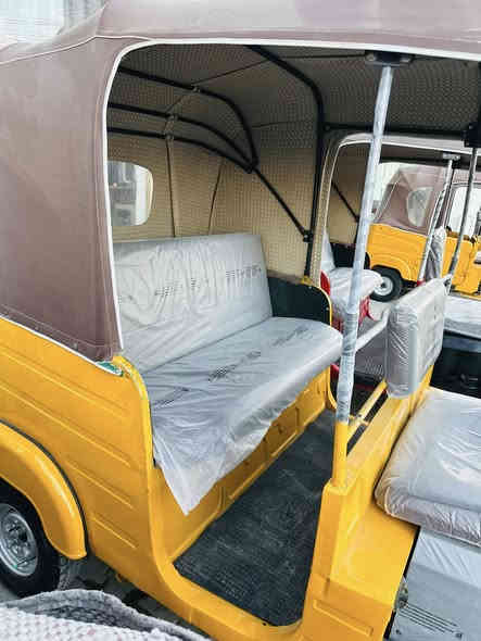 سلام عليكم تكتك 19طالعه ب20 رقم وسنويه تحويل ثاني يوم 
مكان كربلاء 
سعر سته ونص وبيه مجال

***********
