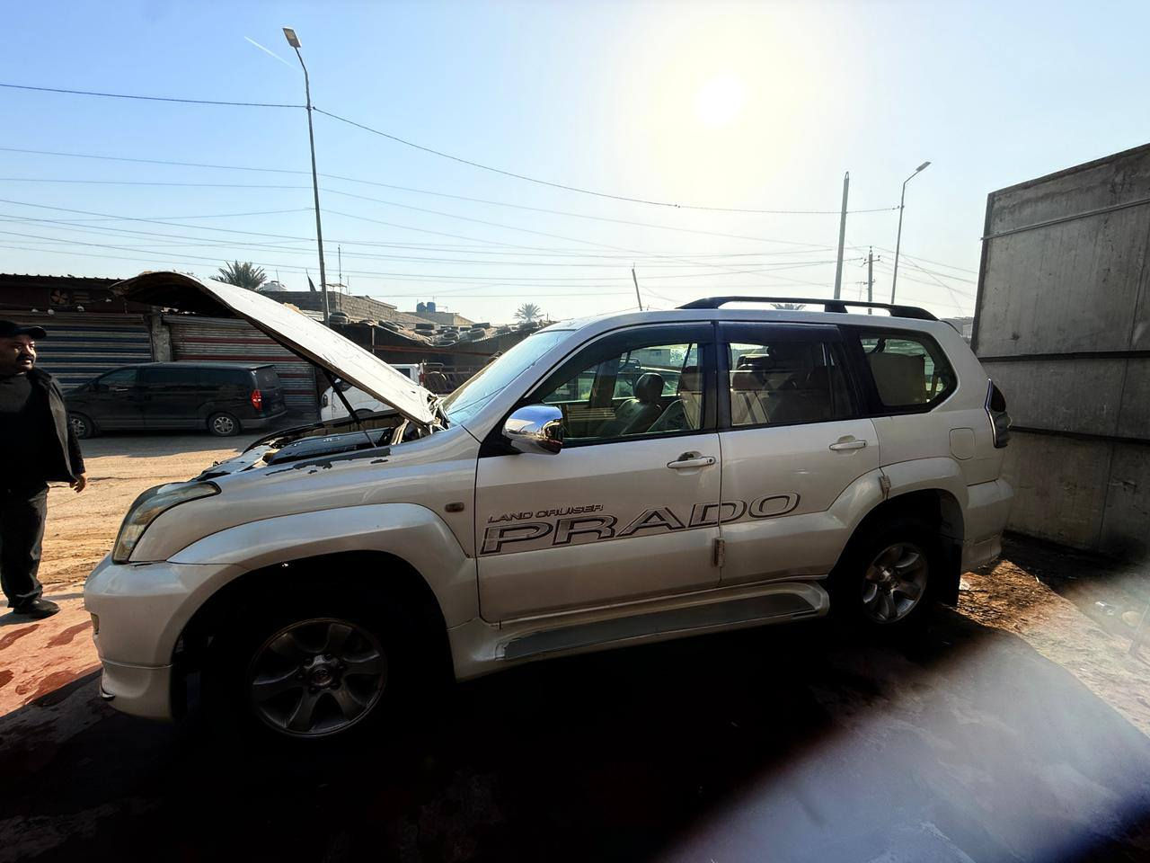 سلام عليكم برادو موديل 8 لؤلؤي بيها جرد. وسونر موجود مكينه سته سلندر السياره الان جاهزه وسعر مال بيع 135 مكان بغداد *********** اخوان لتراسلني ماسنجر اني مكلف بالنشر
