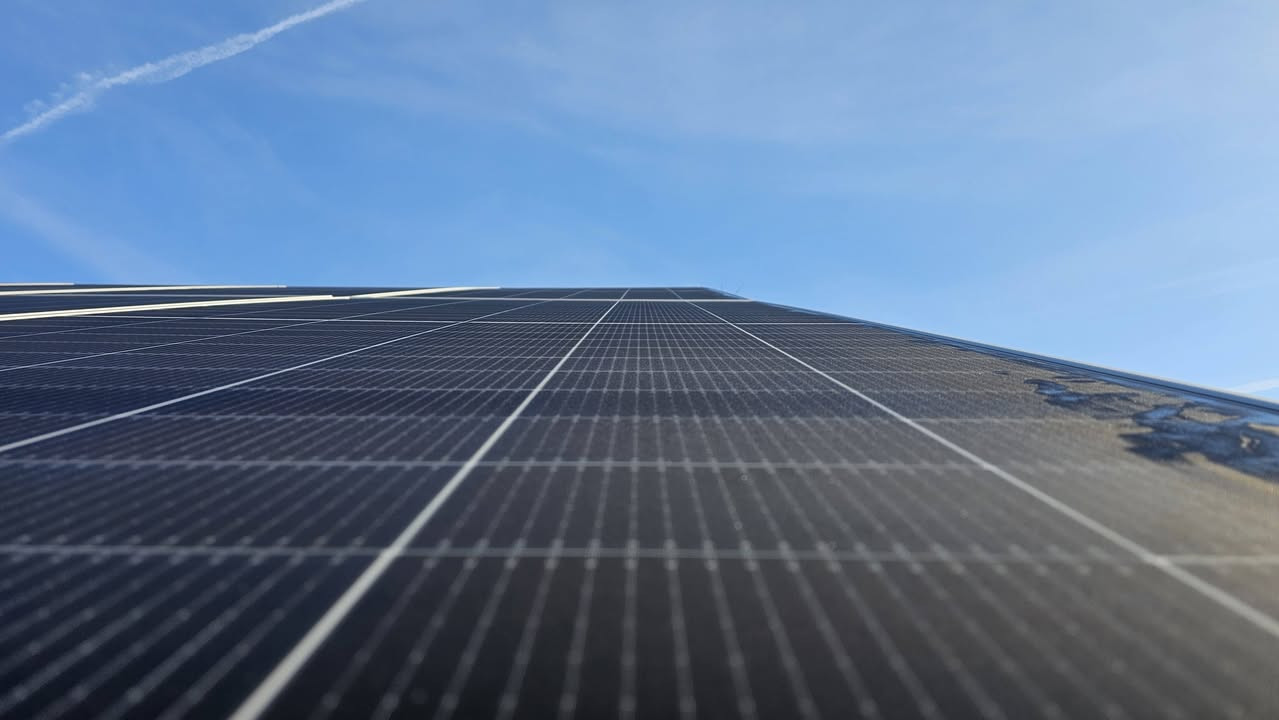 ودع انقطاع الكهرباء 
أربط منضومة طاقة شمسية 
                          inverter 6k itel 🔌
                     battery 10k 200A🔋
solar panels longi 605w 7pcs 
منضومة ١٠ أمبير نهاري ١٠ أمبير ليلي 
للاستفسار لاتصال على لارقام التالية 
او مراسلة عن طريق الواتساب 
***********
***********
