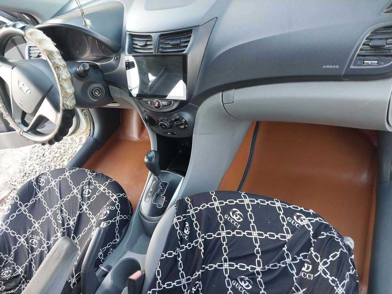 سلام عليكم  أكسنت موديل 16 وارد أمريكي ليبل واحد تخم تاير جديد تبريد مكينه كير خير من الله رقم انكليزي  بغداد باسمي  شاش وكامره 82وبيهه مجال  ***********
