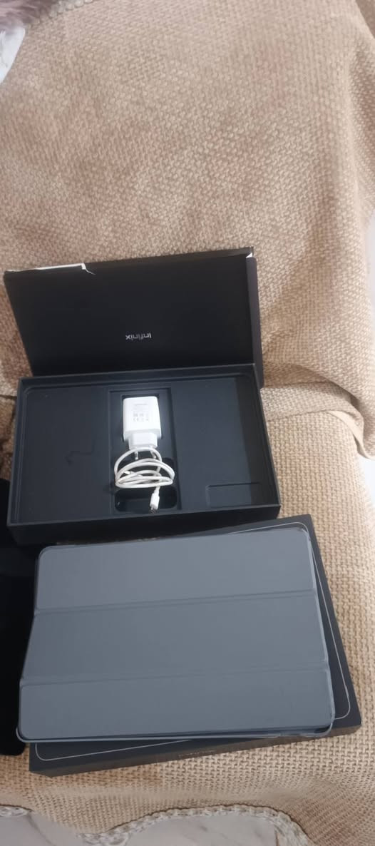 تاب gt انفنكس غني عن التعريف ريدة 350 ...هذا رقمي ***********.بي بس طختين بصيطات..موضحة بي الصور
