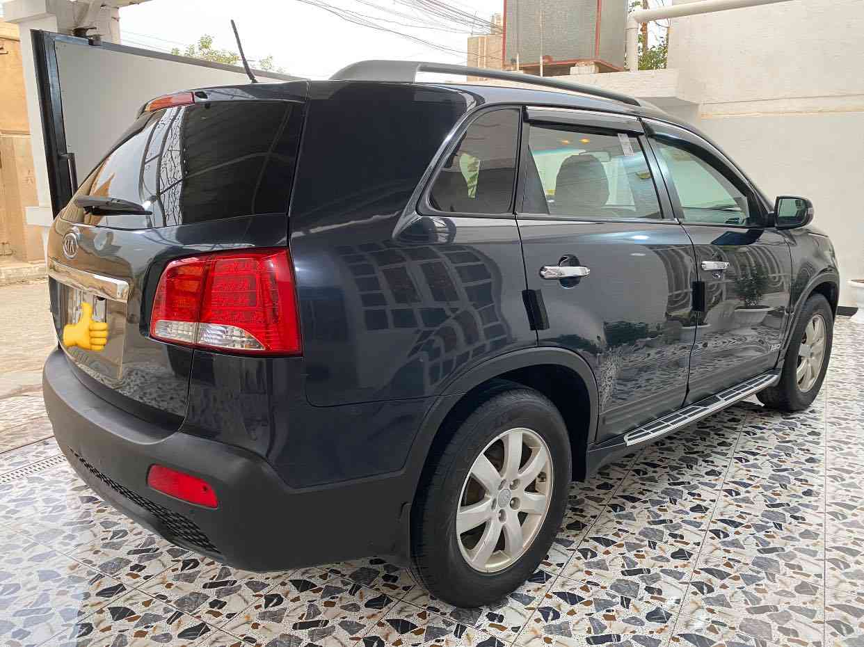 السلام عليكم للبيع او مراوس سورنتو 2012 رقم انبار الدولي باسمي هزه وارقام جديده سنويه ل31 محرك سته سلندر 3.5 
تبريد كهربائيات كله شغال شاشه ايباد تحكم ستيرن دفع رباعي 7 راكب 
تخم تاير جديد حداديه جديد منضومة تبريد جديد سياره جاهزه مال جناي 
وارد امريكي تقرير كلين بدون ضرر 
بيها بالعراق صبغ 5 قطع اثر شخط مكفوله من الضربه والتبديل ليبل واحد 
مكان السياره بالرمادي 
السعر 133 بي مجال بسيط 
***********
