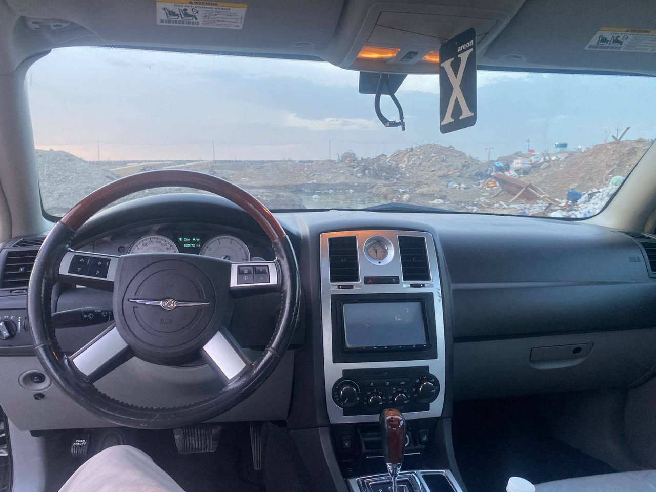 الكلايسر. 2009 فول مواصفات
فتحه 
كشنات جلد كهرباي  هيترات بل كشن 

خزن ميموري 2 

تحكم سترين 

مثبت سرعه 

عداد 260 بلاد 

محرك 3500 كفاله 

تخم تاير جديد ويل كب 

شاشا قلاب 

ماشيه 120 حقيقي  

سياره طك كارتون شرط ترايك زيرو 

السعر 53 بيها مجال قليل 
***********
