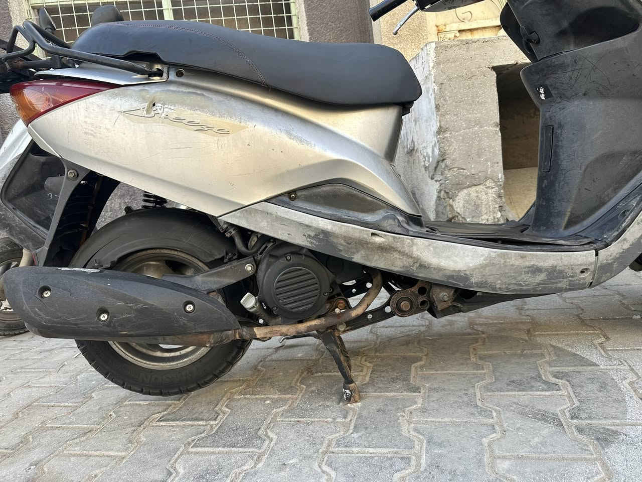 سلام عليكم دراجه بريز للبيع العنوان بغداد شارع فلسطين السعر 650 الف وبيه مجال دراجه حلوه مرتبه سلف هندر كامله مكمله    

***********
