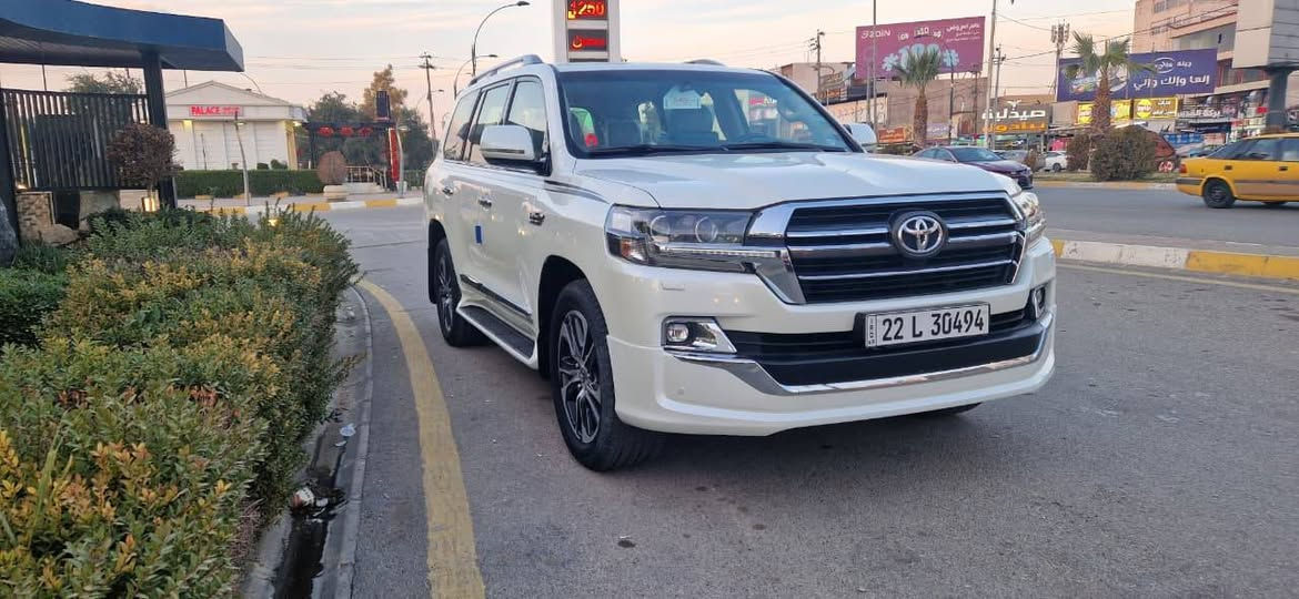 لاندكروز 2020 ساز
فول مواصفات 
محرك v8
كشنين كهرباء 
جلد
شاشات 
دشبول ختم ساز 
ماشيه 73الف حقيقي 
سياره جديدة وضع شركة 
رقم سنويه كله جديد 
مكانها كركوك ***********
