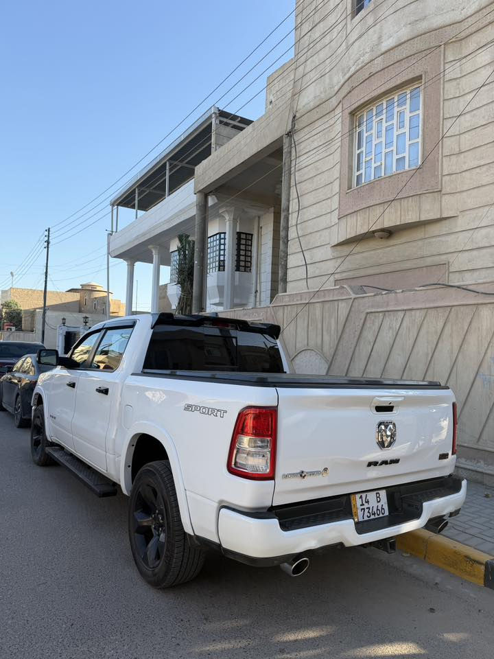 السلام عليكم للبيع رام 2022 سياره جديده ورقم جديد وتسجيل جديد ماشيه 17 ميل مواصفات كشن كهرباء وشاشه تسلا ومرايات شفط وحساسات امامي وخلفي محرك 8 (5700)باب طويل بدي قصير المرغوب   مبدل فقط بنيد العنوان بصره السعر 295 وبيها مجال قليل الرقم ***********
