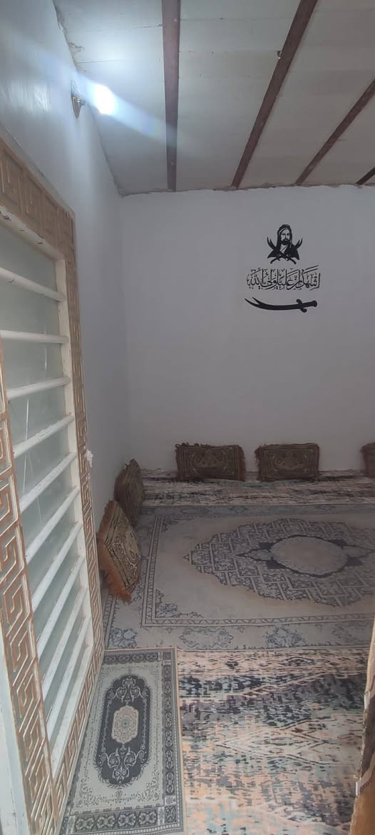 بيت 75 متر تجاري على شارع الكيات
بنات جديد الواجهه الواجهه 12 ونص غرفه استقبال صاله مطبخ عالي عن الشارع سعر 37 مع المجال 

‏‪***********‬‏ تصال 

‏‪***********‬‏ واتساب
