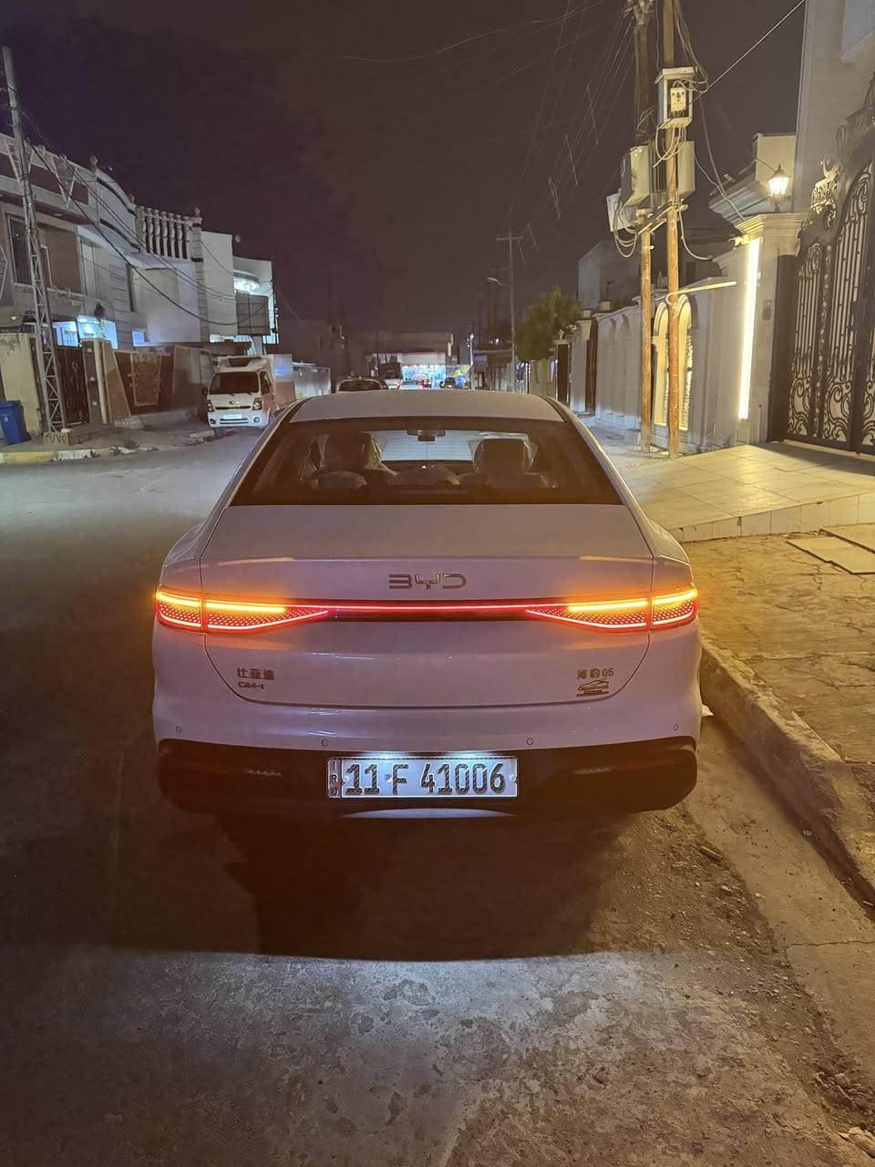 السلام عليكم 
سيارة BYD  للبيع 
BYD  سيل 5 نص مواصفات 
سيارة نظيفة جدا جدا 
تغليف ارضية 
تغليف كشنات 
تغليف دواخل 
رقم بغداد شبه مميز حلو 
ماشية 5000 راح تدخل 6000
السيارة مشتريها صار شهر ونص 
بعدها باسم ابو المعرض 
ملاحظة / السيارة ما وياها شاحنة 

مكان السيارة / الفلوجة 

السعر 17مليون و 700

للتواصل / ***********
