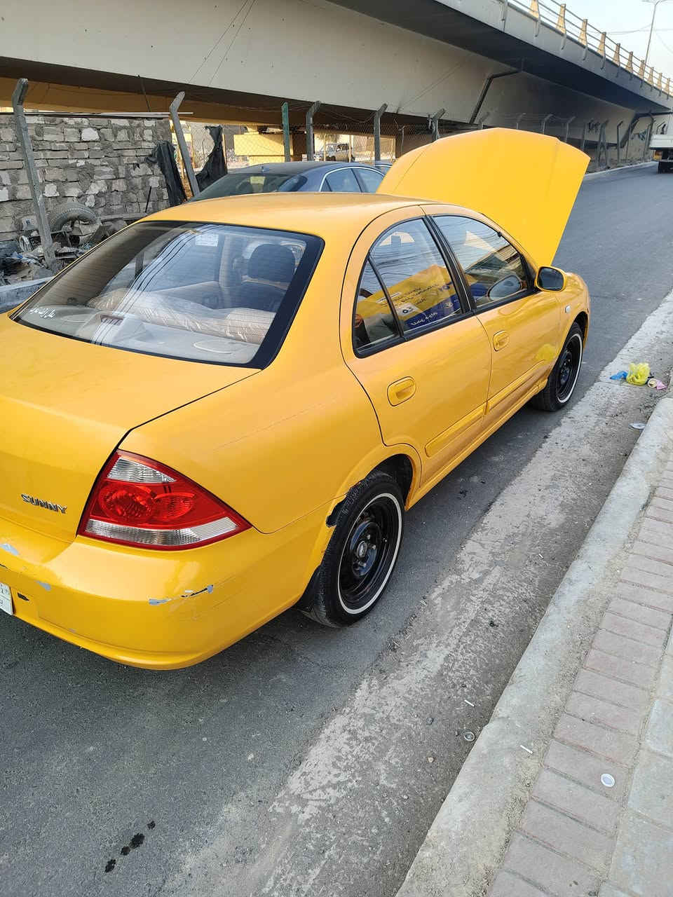 نيسان سني كوري موديل 12 بيها جاملغ وبنيد تبديل مكينه وتبريد شغاله بس كيرها بيه مشكله بس يمشي طبيعي رقم بغداد الانكليزي دوشمه جديده ارضيه تنته وكشنات مكاني بغداد حي اور 
السعر 85 وبيها مجال 
***********
