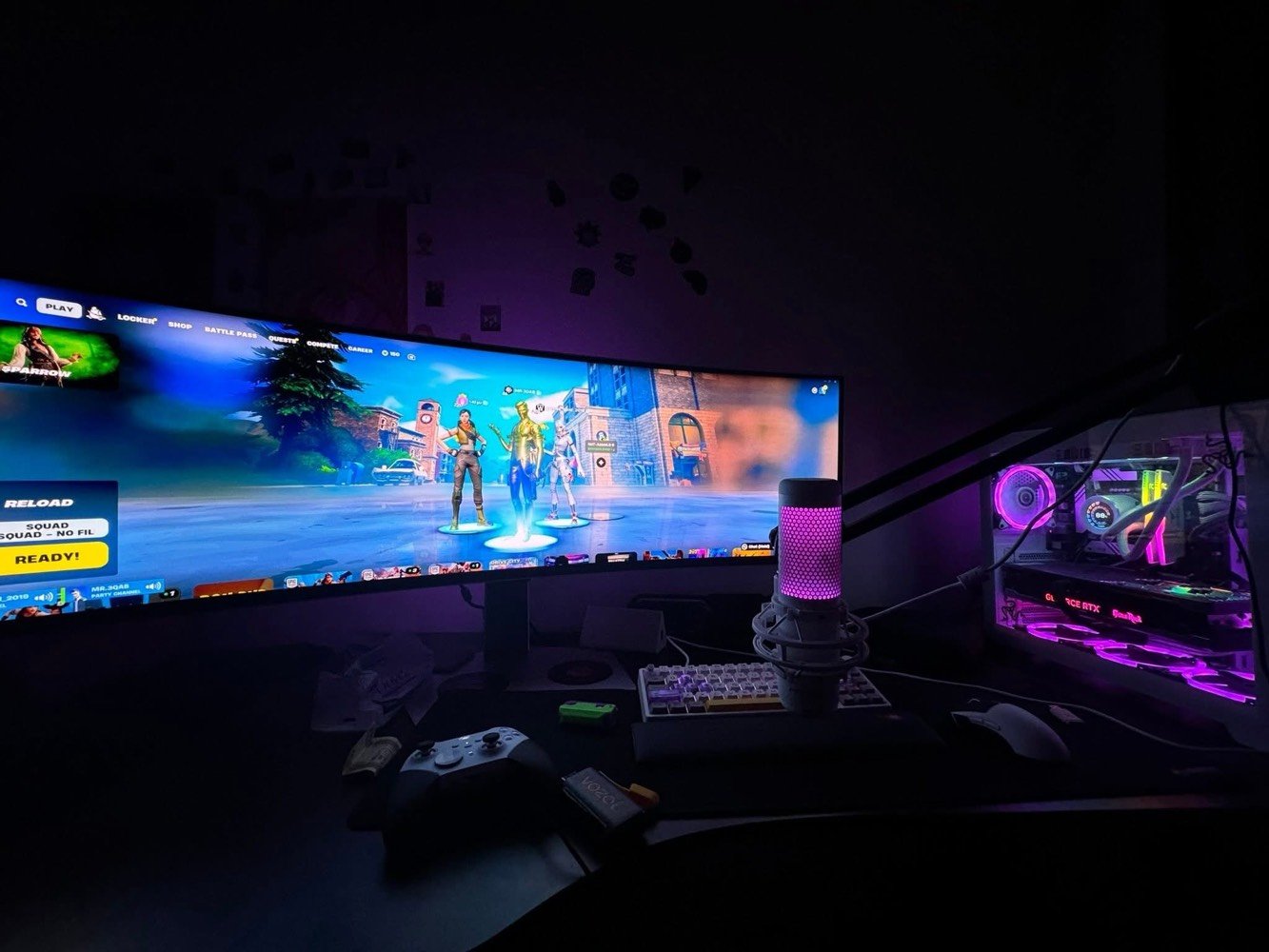 مواصفات شاشة Samsung Odyssey OLED G9 (G93SC)
• الموديل: G93SC (النسخة العادية - بدون Smart TV).
• نوع البنل: QD-OLED (ألوان حقيقية وأسود مطلق).
• حجم الشاشة: 49 بوصة (Super Ultrawide).
• أبعاد العرض: 32:9 (تعادل شاشتين 27 بوصة).
• الدقة: Dual QHD (\bm{5120 \times 1440}).
• معدل التحديث: 240Hz.
• وقت الاستجابة: 0.03ms (GtG).
• درجة الانحناء: 1800R.
• السطوع: DisplayHDR True Black 400.
• تغطية الألوان: 99% DCI-P3.
• المنافذ:
• 1x DisplayPort 1.4
• 1x HDMI 2.1
• 1x Micro HDMI 2.1
• USB Hub
• المميزات الإضافية:
• سماعات مدمجة (5W x 2).
• إضاءة خلفية CoreSync & Core Lighting+.
• دعم AMD FreeSync Premium Pro.
• دعم G-Sync Compatible.

وين مكانك لتسليم أو استلام الشاشة؟: 
المحمودية وأكدر اجيك إذا بالكرخ او زيونه وكراده
شنو حالة الشاشة التقنية والفيزيائية؟: 
نظيفة جدا
هل يوجد ضمان للشاشة؟: 
سنة ضمان 
هل ممكن اتفاهم عالسعر؟: 
بيها مجال بسيط