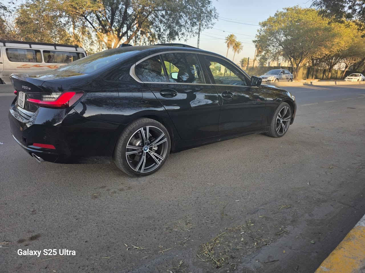 السلام عليكم
للبيع BMW 330e موديل 2024

فول أعلى فئة بالمواصفات
محرك 2.0 توين باور تيربو  292 حصان والعزم 420 نيوتن

السياره تعمل بنظام (البنزين + هايبرد + كهرباء) اقتصادية جداً
مع امكانية شحن السيارة بالكهرباء تقطع مسافه من 30 الى 45 كيلو 

ماشية9 الاف فقط ميل  ا
 
4.فتحة سلايد روف
5.داتا شو Head Up Display (يعرض بالجامه الامامية)
6.نظام صوت فاخر Harman/Kardon Logic 7
7.شاشة كبيرة متصله خاصه بموديل 23 و24
8.فتح الصندوك بالقدم 
9.لايت ليزر اصلي داينمك
10.كشنات جلد لون جملي Camel + الكشنات كهرباء وخزن ميموري 
11.تدفئه بالمقود والكشنات
12.تصعيد وفتح الزجاج بالبصمه
13.حساسات امامي خلفي جانبي
14.اضاءة محيطية متغيرة الالوان
16.نظام تعتيم بالمري Auto Dim
17.شفتات بالمقود
18.شاحن تلفون وايرلس
19.نظام الترحيب عن الاقتراب من السيارة
20.ابل كار بلي وايرليس
21.رادار امامي
22.رادار النقطة العمياء
23.رادار الخروج عن المسار

ضررها جاملغ  الامامي وبنيد امامي  وتم  تبديلهم  نفس  اللون
جميع الايرباكات  تبديلهم اصلي

السعر 280 ورقه  وفيها مجال  للجاد. بل الشراء
مكان السيارة بغداد
***********
