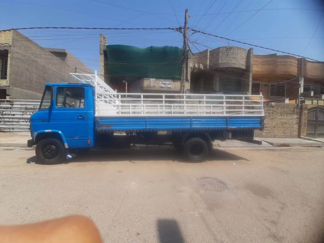 سلام عليكم لبيع مارسدس خرسه رقم بغداد نكليزي تحويل مباشر شاصي عريض فان تخم تاير سنوية جديده بريك هواء سياره جازه من كل شي  مكينه ستندر  اكسن 8 براغي مديل 83 مكان بغداد مكلف بنشر ***********
