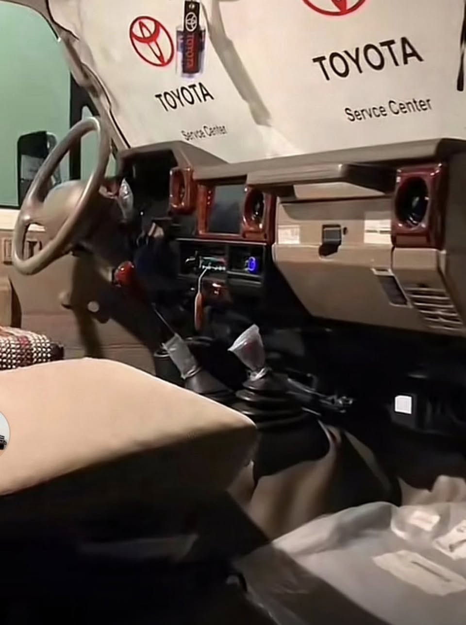 لاندكروز شاص ابريمي 2009للبيع كفاله من صدام لصدام فقط مكانات صبغ رش غليل رقم جديد شمالي وات ساب فقط *********** سعر مناسب لشراي ١٦٥$ بيه مجال
