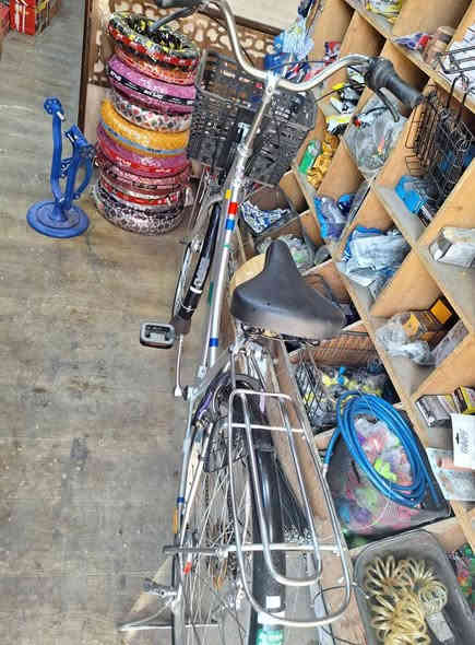 السلام عليكم بسكل لبيع حجم ٢٧كير وحساس لشه عالية كامل مكمل ربع دينار ماذب عليه عنوان بغداد الون فضي وجملقت سود بسكل فحل عالي سعر ١٣٥ قفل 🔐 هاذه رقمي ***********
