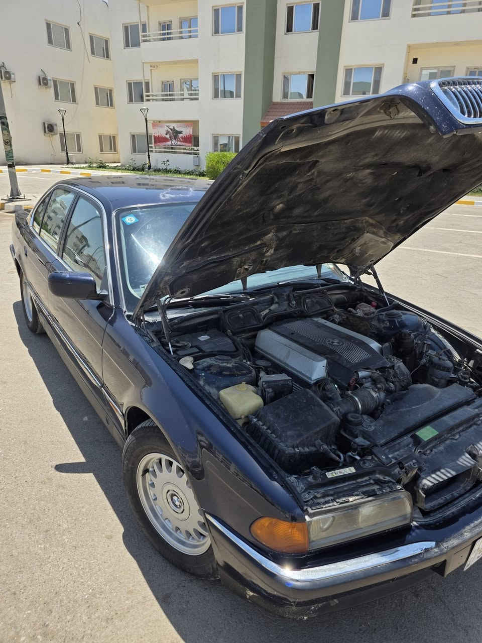 بي ام موديل 1998 كاسحه رقم بغداد دولي بسمنه تحويل ثاني يوم سياره بلاديه حجم 740 V8 جاهزه وبلاديه صندوك شفط كير اوتو محرك  كهربائيات كله ع بلاد جاهزه ومناقصه شي سعر السياره95وبيه مجال. للاستفسار اتصال ع رقم *********** مكان السياره بغداد ناحيه الوحده
