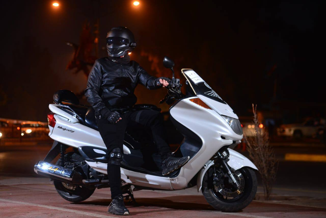 السلام عليكم 
دراجه ياماها ماجستا دبل رون 
رقم وسنويه نينوى رقم انكليزي شرط التحويل
محرك 250cc
لايت زنون
صار له  مسويله ادامه محرك وكلجات وكابريار
دراجه شرط معدل وشلعه 
ناقه بس كيج السلوك متر سعره 15 
وكيج البانزين هم سعره 15 ومتغرات يم حسين المياحي 
وناقص ستاند الوسط 
مكان الدراجه بل الموصل 
سعره مليون و 950
***********
