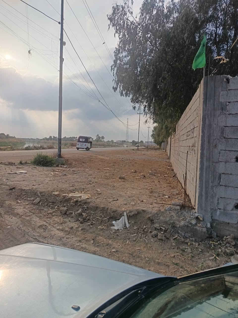 سلام عليكم
قطعه على طريق الساجت قرب الاساله مال ماي تبعد عن التبليط تقريبا 100 متر او اقل العرض 9 والطول 34 السعر 15 وبيها مجال للاستفسار ***********
