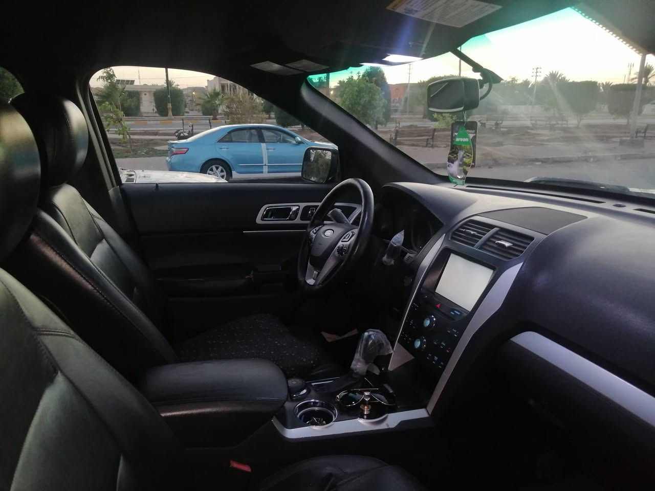 اكسبلور ١٣ كامل مواصفات ماعدا الفتحه صبغ باب خلفي بدون داخل السعر ١٥٠ بي مجال بيع او مراوس ***********
