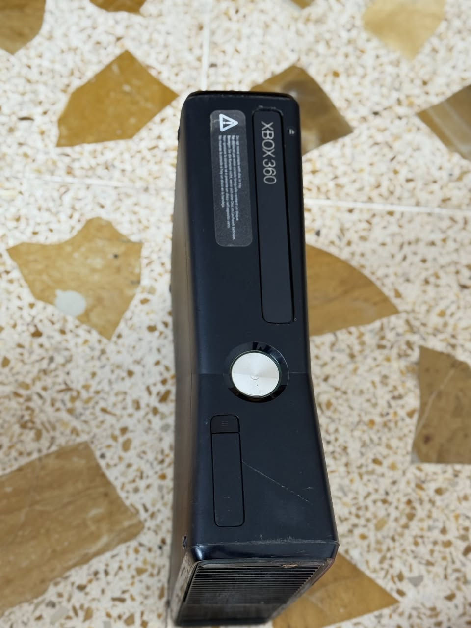 بعد السلام…

للبيع XBOX360 …
مع ملحقات كامله كما موضح بالصور في الاسفل مع اكثر من ٣٠ لعبه وابرزها (فورزا + GTA5)…

السعر ١٣٠,٠٠٠ وبي مجال للشراي…
للأستفسار الأتصال على *********** او المراسله على الماسنجر….
