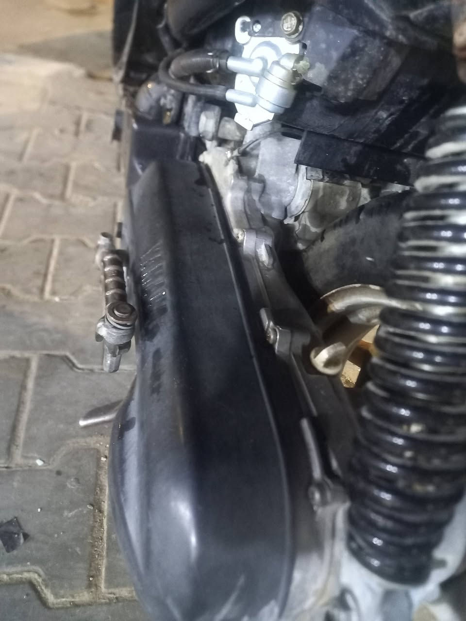 السلام عليكم خوان دراجه بطه مكينه حاويه نص هندر قبل ٣ ايام شاديه خرسه شاصي مكفول نقصه فقط كفر قيم وخذه كربله حي حر ***********
