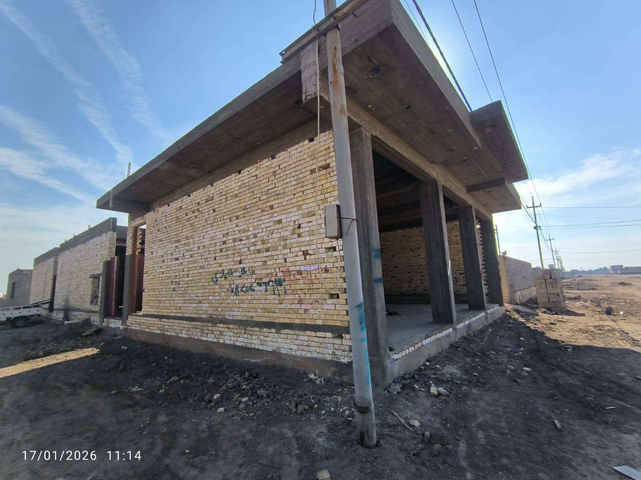 بيت +محلات للبيع زراعي منطقة كرادي شارع 30 ركن مساحة 300م كافة خدمات الاتصال ***********
