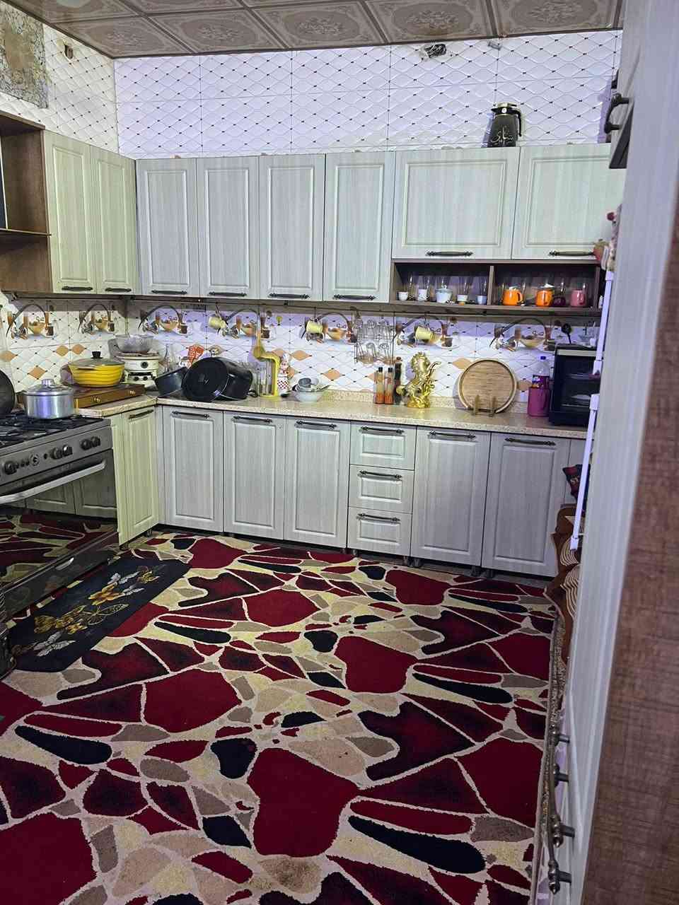 يباع بنظام القسط
دارطابقين للبيع مساحه ٢٠٠متر الموقع حي الشهداء قريب ع حسينيه الحاج سعدون الهمود واجهه ١٠والنزال ٢٠م يحتوي الدار على ٤غرف نوم وصالتين واستقبال ومجمع صحيات الدار بناء نظيف لكن يحتاج لترميم بسيط واجهه وباب خارجي تبديل فقط. الدار طابو سند ٢٥ تحويل مباشر بأسم المشتري سعر الدار ٨٠ مليون  تدفع مقدمه ٤٠مليون والباقي دفعات شهريه كل شهر ٥٠٠الف كحد ادنى. ***********
