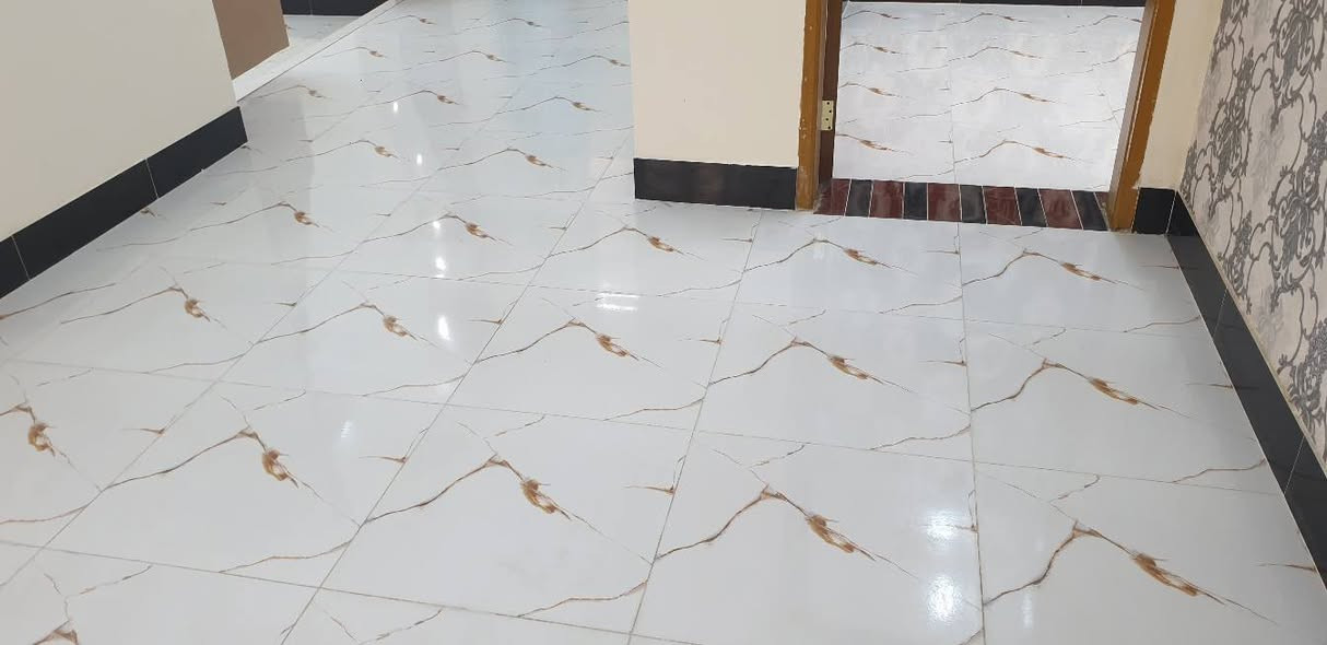 الي طلبو مني صور الشقه
شارع المعلم جيران حلويات معجنات فراشة الجبل 
الشقه متكونه من 2 غرفة نوم كبيره
واستقبال وصاله ومطبخ مجموعه صحيه وبيتونه كبيره جدا وسطح منعزل خاص بلشقه
سخان وتانكي ماطور مي خط امبير 
البرج مال النت بصف البنايه 
وبنص السوك  يعني بيت وسياره تعتبر واريد عائله زغيره خوفأ عليها من التلف
هيام علي 
***********
الايجار 300 الف 
غير قابل لتفاوض
كتبت كلشي الي تعجبه يدخل خاص 
او يتصل 
ويارب الموفقيه لجميع
