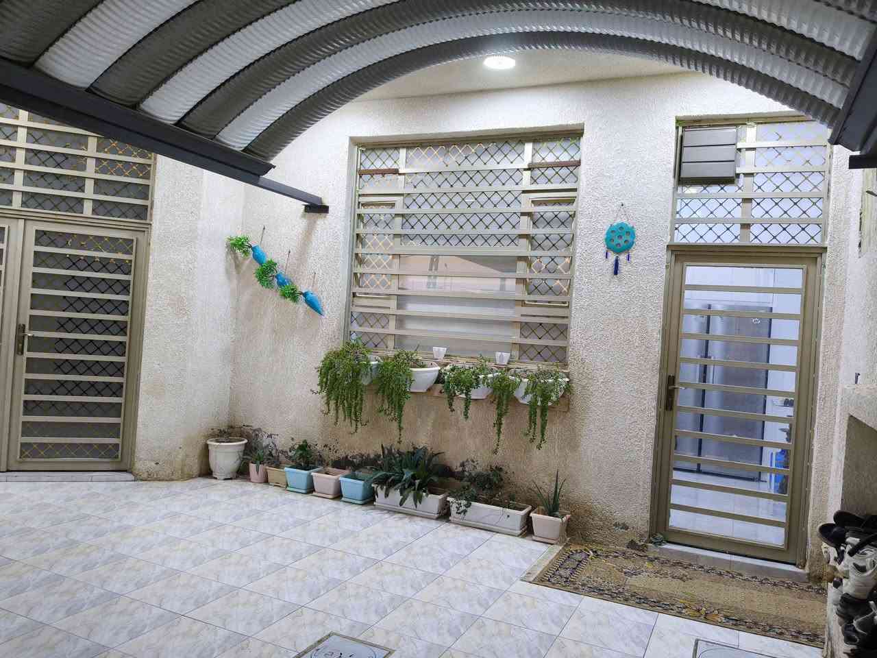 بيت للبيع خاجية الجرحى مطلوب أسكان 60 سعر من غير الأسكان 120
مساحة 200م يتكون طابق واحد غرفتين نوم وصالة وهوال داخلي ومطبخ وبيتونه وصحيات داخلية وخارجية إستفسار على الرقم ***********
