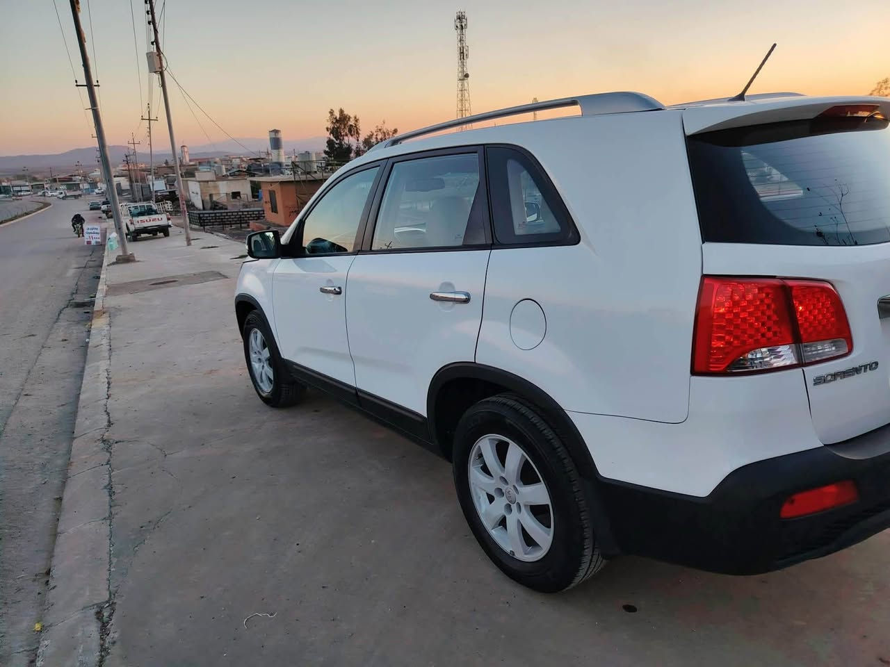 کیا سۆرینتۆ مۆدێل ٢٠١٢ بۆیاغ عام نیە بەس بە عام دەیفرۆشم نەوی نەگرتوە پشت و پێشی کەپسە ناو دینگە و تیکمە هیچی پێوە نیە سەیارەکە دەعامی بۆ دەعامی بەشەرتە گێڕ و مەکینە بەشەرتە ڕەقەم و سەنەوی نوێیە بەناوی خۆمە تەحویل و خرامە بەشەرتە 
نرخ ١١٧ 
ژ.م*********** كويسينجاك, أربيل
