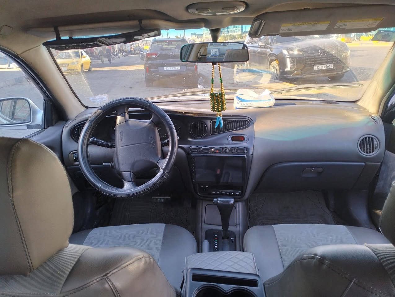 السلام عليكم دايو لكنزا موديل 2000
السياره خير من الله صدر امامي وخلفي لوك مال حاويه 
تخم تاير جديد ويل كب محرك وكير وضفيره وعقل مال حاويه شادهن منضومه التبريد كلها حاويه نقص غاز فقط 
مدوشمه ارضيه وكشنات وشاشه ودشبول لوك 
السياره مكفوله من الضربه بلاديه شوفة عينكم 
***********
