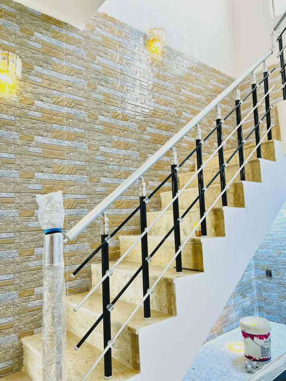 يا الله  بيت  البيع    🏡   100 متر
طابق  ونص
النداء  منطقة  52
 شارع المجمعات   عامود  54   البيت 
    شغل درجة اولى  شارع البيت   10 🛣 متر  مفتوح علا شارع   60  🛣 البيت  غرفتين 🛌 صاله عدد  2 مطبخ وستغبال وصحيات داخليه وخارجيه
السعر نتصل وتدلل ويوجد واتساب
ابو حسن     📲
***********
