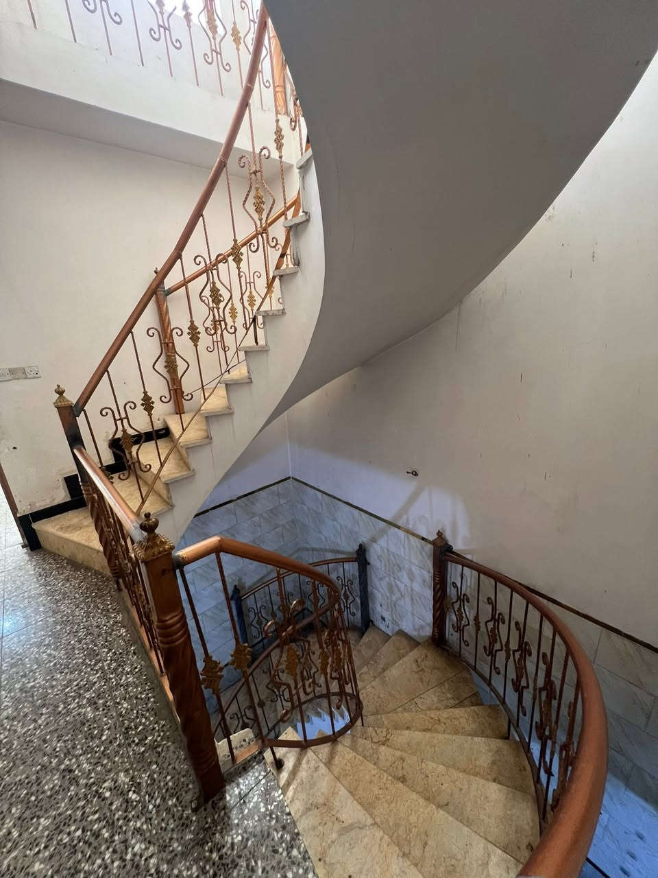 نصف قطعة للإيجار
نصف قطعة للإيجار 

تحتوي على 

4 غرف نوم 
استقبال ضيوف 
حمام 
تواليت 
مطبخ حار 
مطبخ بارد 

العنوان: مدينة الصدر قطاع 63 
شارع 60  الشارع الرابط بين تقاطع نادي الجولان و تقاطع زامل ابو الداطلي مقابل حسينية موسى ابن جعفر 

للاستفسار : ‭***********‬
